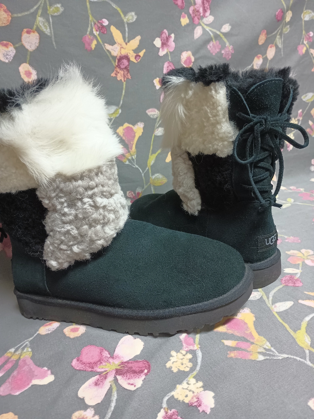 UGG Classic Patchwork Boots Black – Like New, Women's Size 8 - Picture 2 of 9